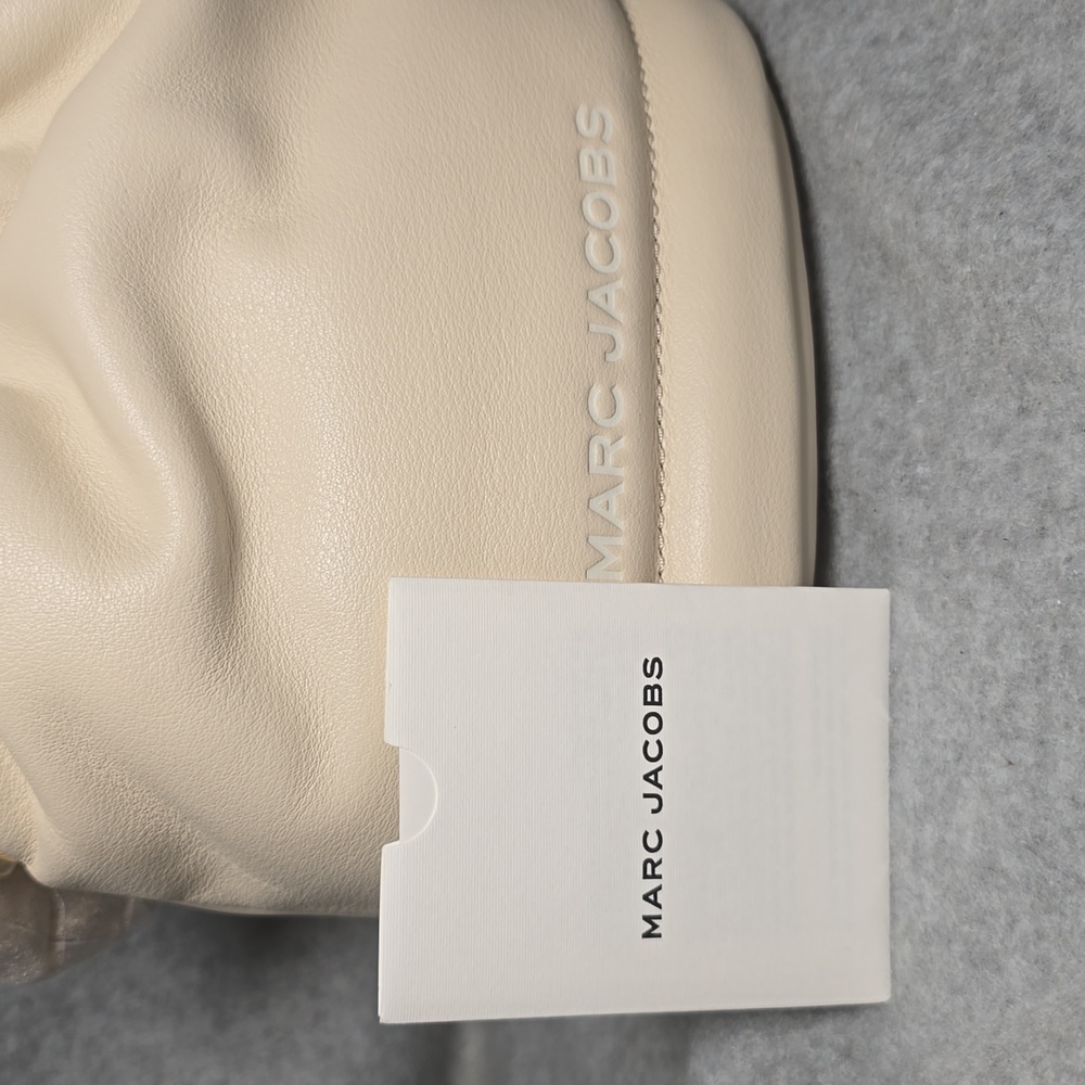 Marc Jacobs Small Leather Bucket Bag in Marshmallow NWT - Picture 10 of 10